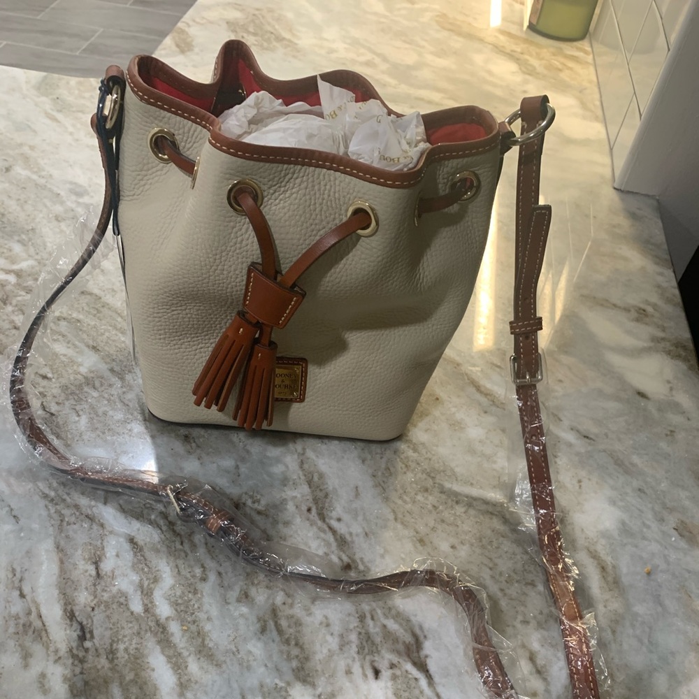 Dooney & Bourke Kendall crossbody bucket bag